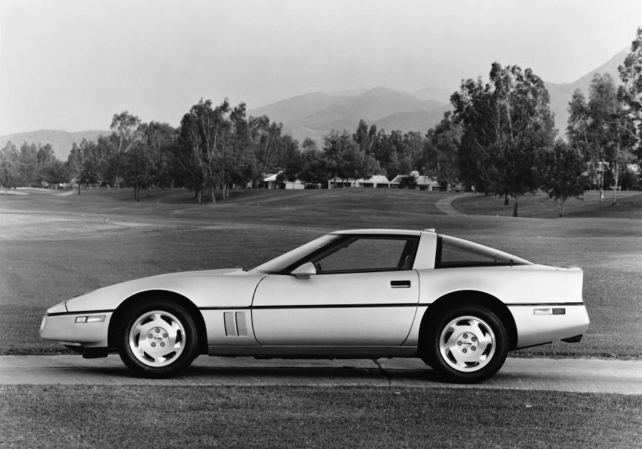  Chevrolet Corvette 1984 года  (фото 3 из 7)